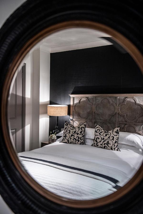 The Bloomsbury Hotel London Exterior photo A bedroom at the hotel