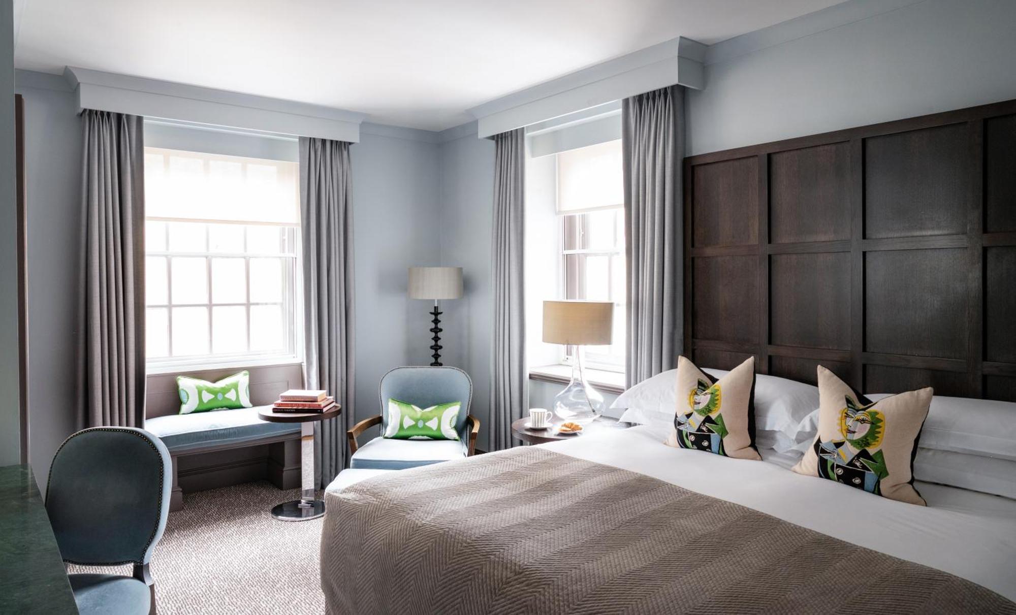 The Bloomsbury Hotel London Exterior photo A bedroom at the hotel