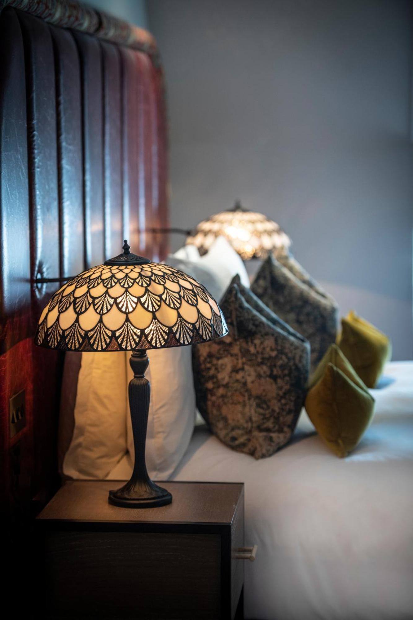 The Bloomsbury Hotel London Exterior photo Tiffany lamps