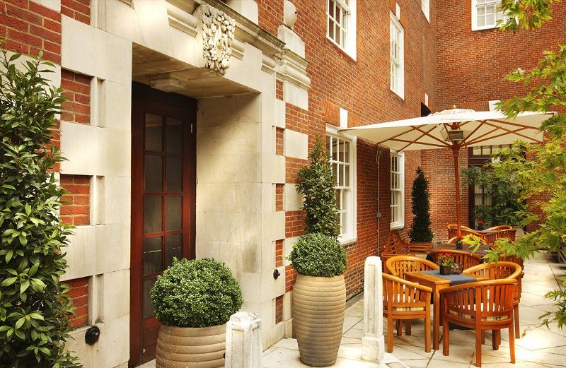 The Bloomsbury Hotel London Exterior photo The courtyard at the hotel