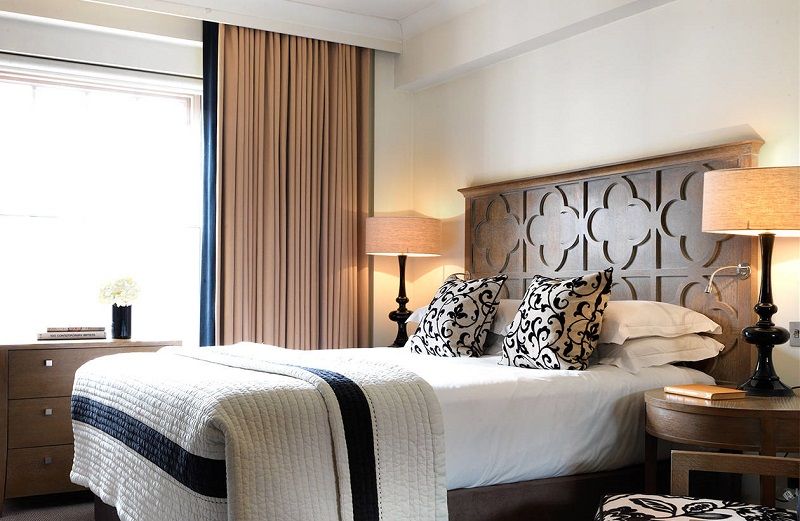 The Bloomsbury Hotel London Exterior photo A bedroom at the hotel